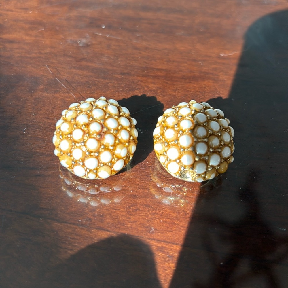 Vintage Clip-on earrings Pearl
